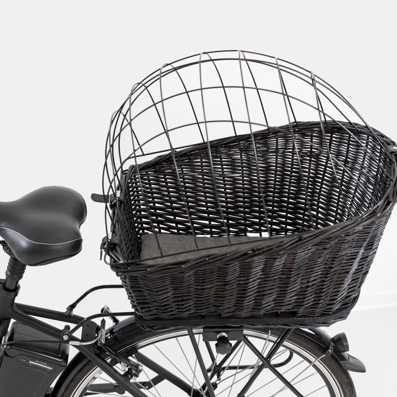 Trixie sykkelkurv til hund for bagasjebrett – sort eller grå (maks 8 kg)